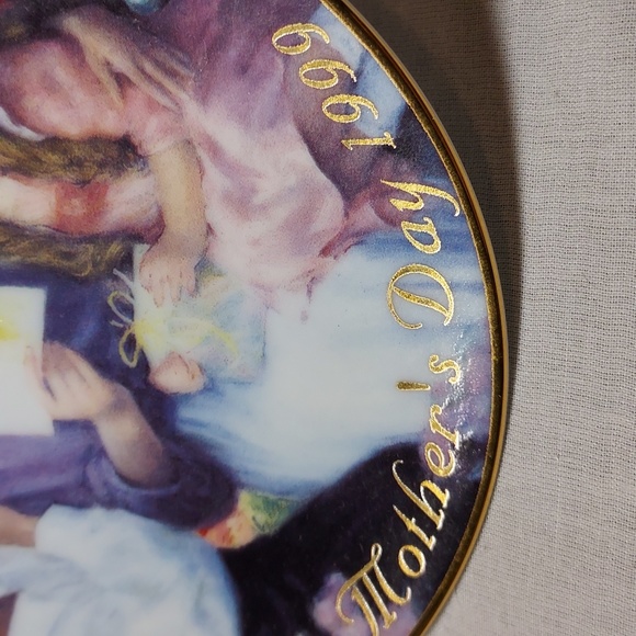 Vintage 1999 Avon Mother's Day Plate in Original Box - Picture 3 of 5